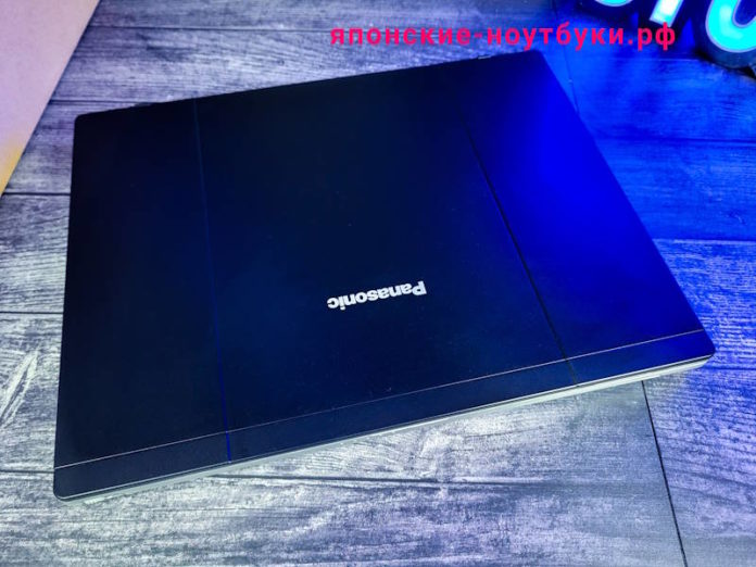 Закрытый ноутбук Panasonic CF-FV1 — компактный размер